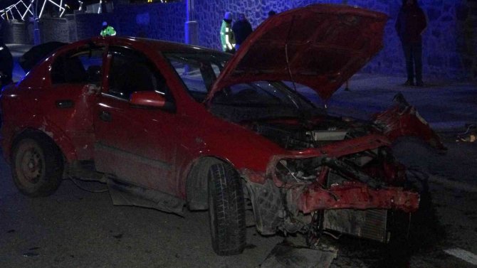 Uşak’ta alkollü sürücü dehşeti: 1’i ağır 2 kişi yaralandı