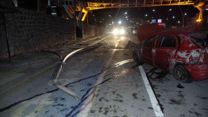 Uşak’ta alkollü sürücü dehşeti: 1’i ağır 2 kişi yaralandı