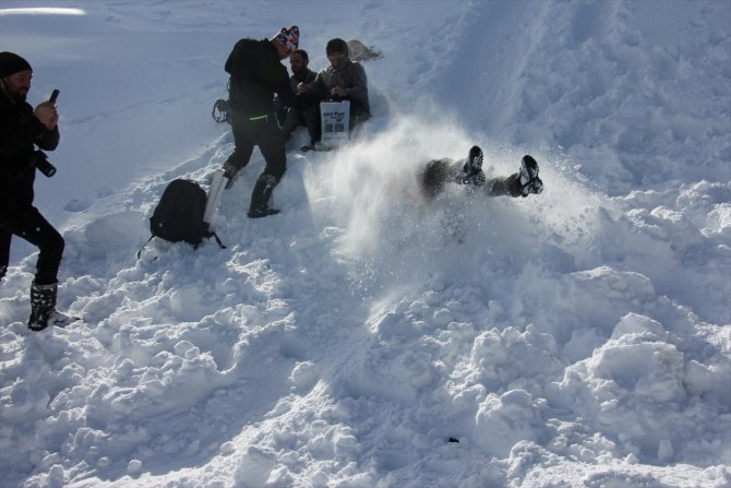 Huğlu Yaylacık Dikenlitepe Kar Yürüyüşü ve Şenliği'ne yoğun katılım