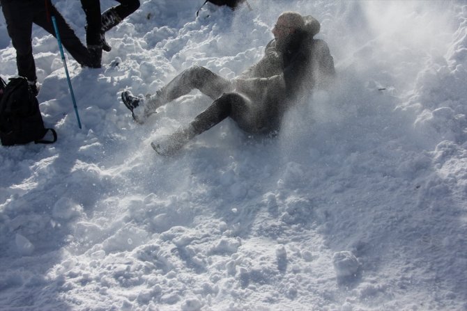 Huğlu Yaylacık Dikenlitepe Kar Yürüyüşü ve Şenliği'ne yoğun katılım