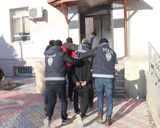 Gurbetçilerin evinden hırsızlık yapan şüpheliler yakalandı