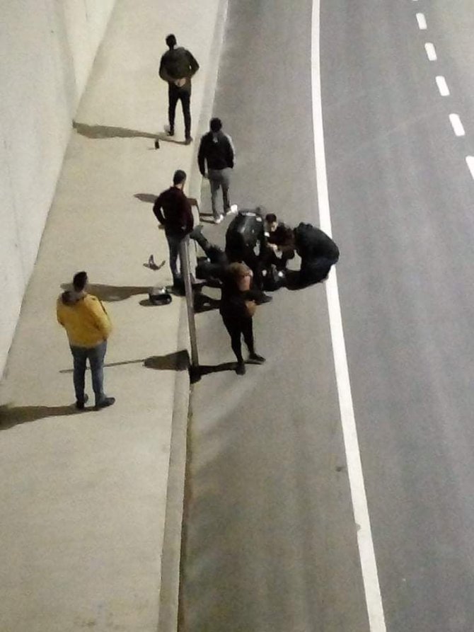 Kaldırıma çarptı, 30 metre sürüklendi