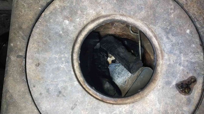 Konya'da tinerle soba yakmak isteyen kişi hem kendisini hem de arabayı yaktı!