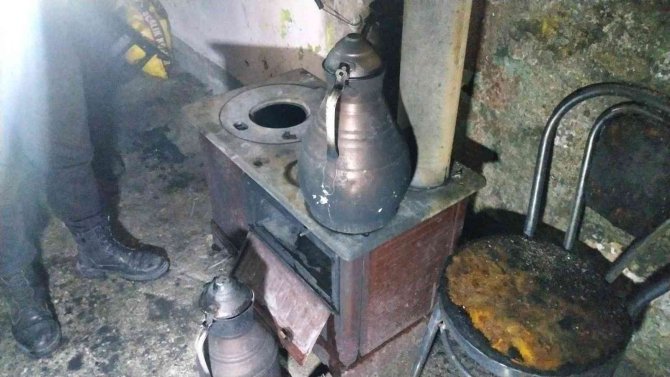 Konya'da tinerle soba yakmak isteyen kişi hem kendisini hem de arabayı yaktı!