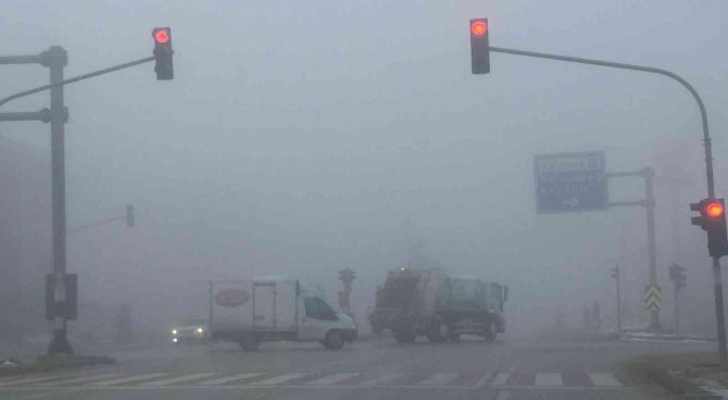 Kulu’da sis nedeniyle görüş mesafesi düştü