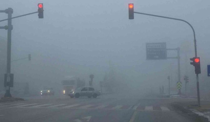 Kulu’da sis nedeniyle görüş mesafesi düştü
