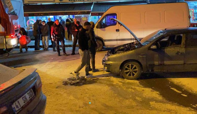 Seyir halindeki otomobilde yangın çıktı