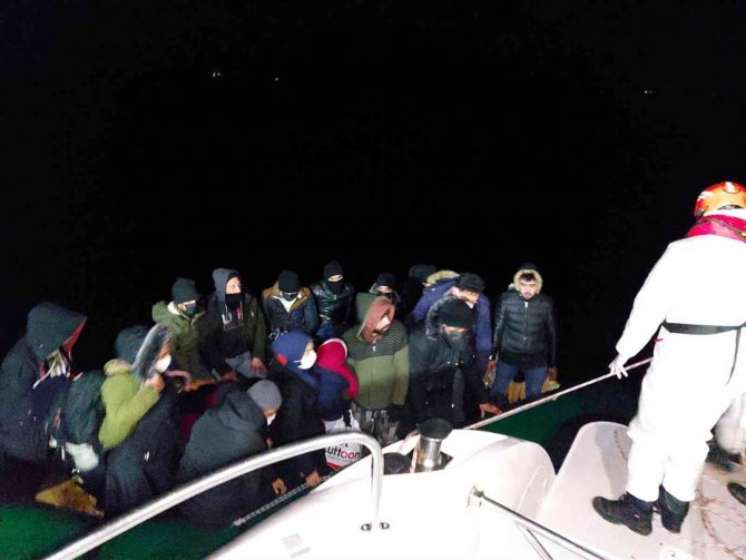 Yunanlıların geri ittiği 62 düzensiz göçmen kurtarıldı