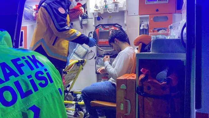 Bursa’da takla atan araçtan fırlayan 4 kişi yaralandı