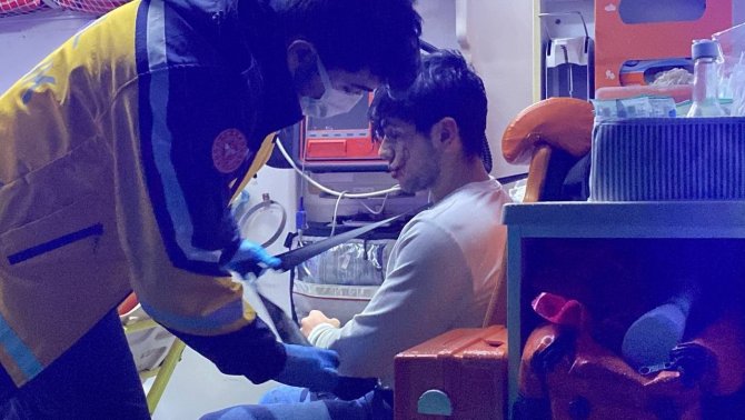 Bursa’da takla atan araçtan fırlayan 4 kişi yaralandı