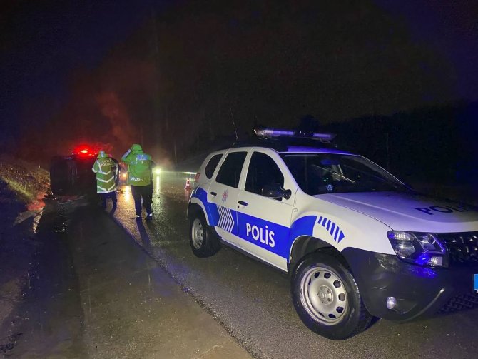 Bursa’da takla atan araçtan fırlayan 4 kişi yaralandı