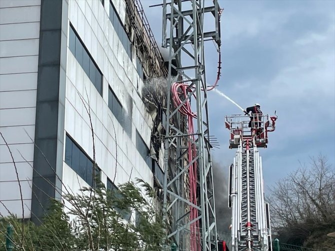 Turizm Fakültesi binasının çatısında çıkan yangın söndürüldü