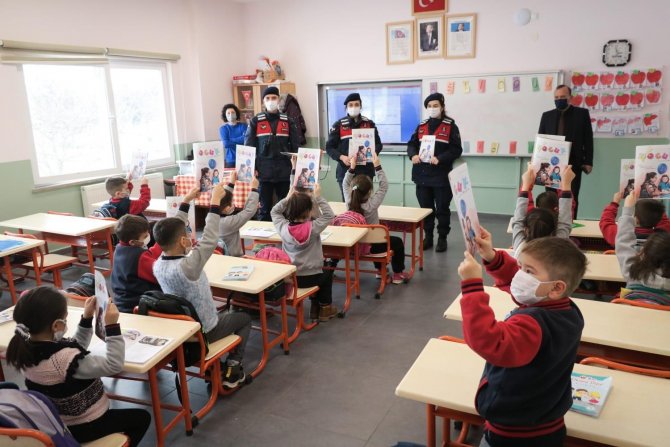 Jandarma ekiplerinden öğrenci servisi denetimi