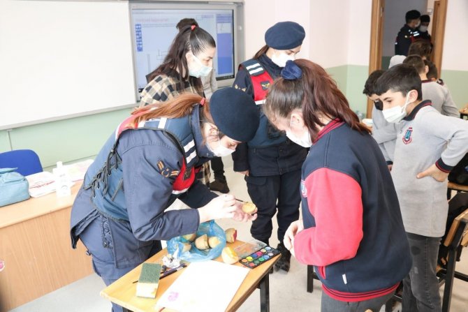 Jandarma ekiplerinden öğrenci servisi denetimi