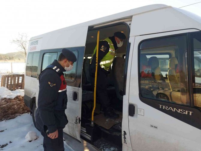 Jandarma ekiplerinden öğrenci servisi denetimi