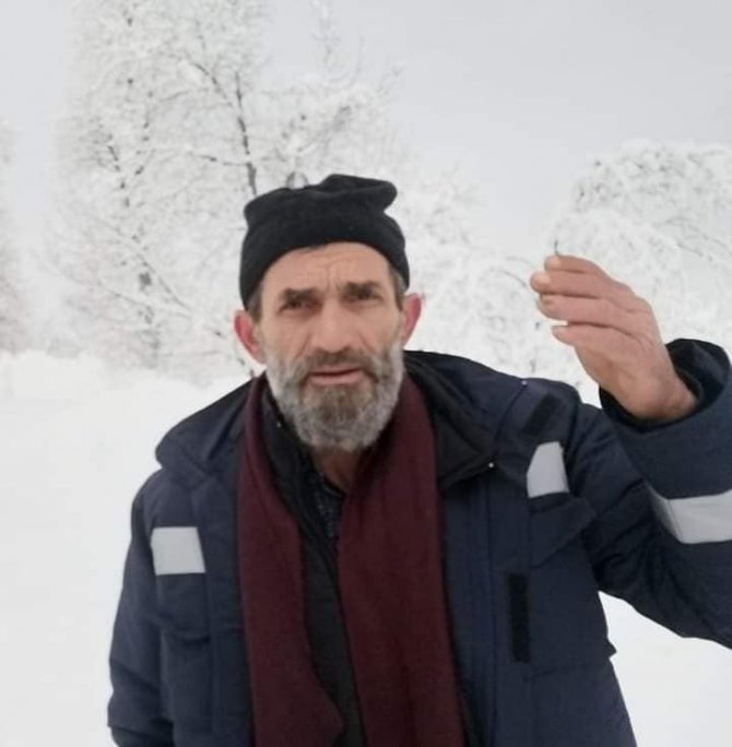 Kamyonet uçuruma yuvarlandı: 2 ölü