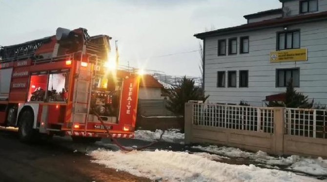 Kız öğrenci yurdunda yangın paniği