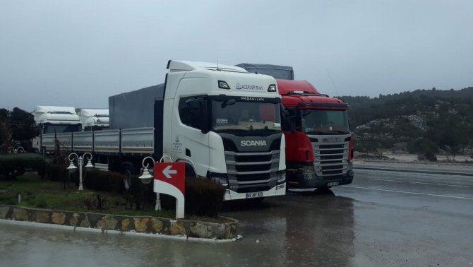 Antalya-Konya karayolu tüm araç trafiğine kapatıldı