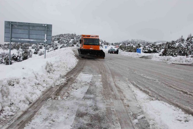 Antalya-Konya karayolu tüm araç trafiğine kapatıldı