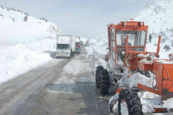 Antalya-Konya karayolu tüm araç trafiğine kapatıldı