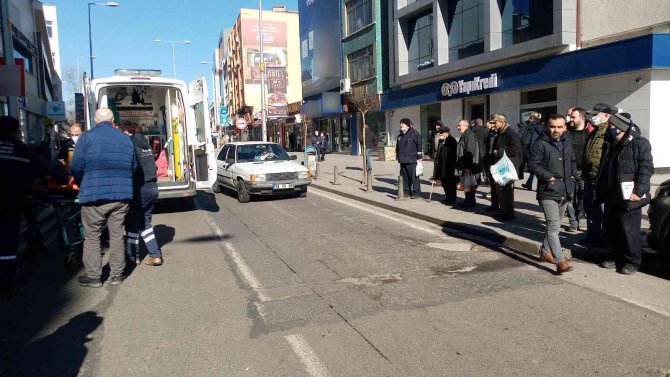 Aracın aynasının çarptığı yaşlı adam yaralandı