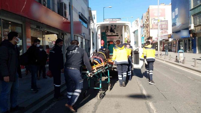 Aracın aynasının çarptığı yaşlı adam yaralandı