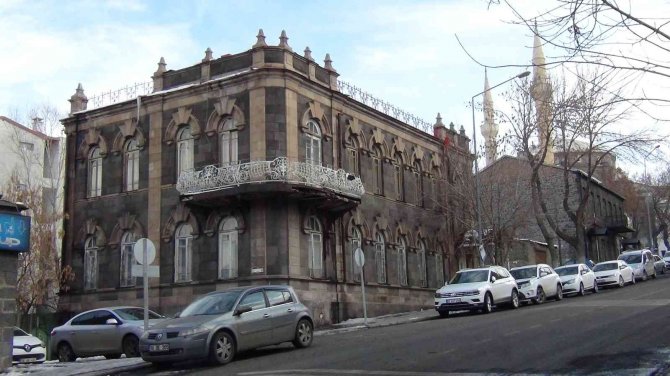 Baltık Mimarisi binalar sokakları süslüyor