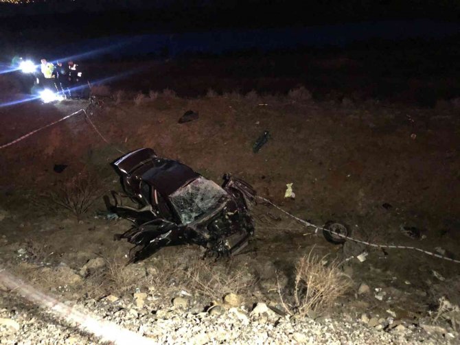 Elazığ’da şarampole uçan otomobil hurdaya döndü: 1 ölü, 3 yaralı