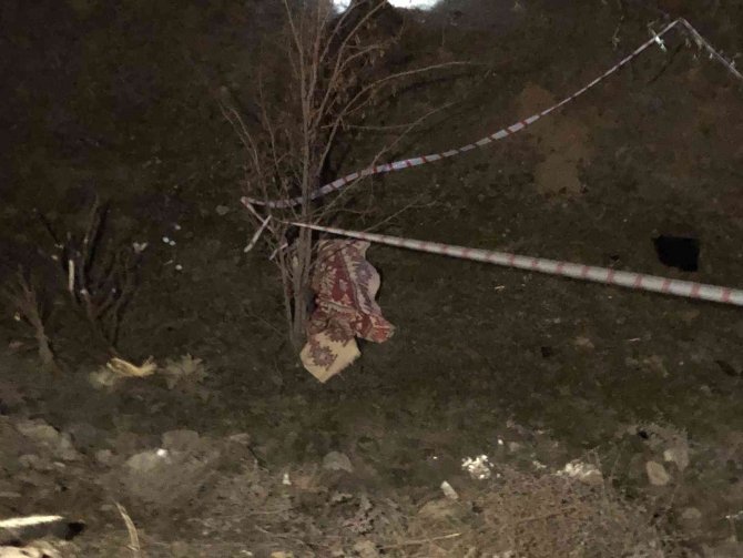 Elazığ’da şarampole uçan otomobil hurdaya döndü: 1 ölü, 3 yaralı