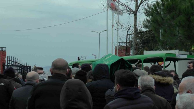 Esrarengiz kazıda cesedine ulaşılan Murat Kartal son yolculuğuna uğurlandı