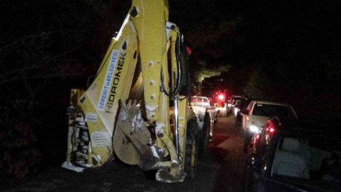 Karda mahsur kalan 21 kişiye ulaşmak için ekipler son 500 metreye ulaştı