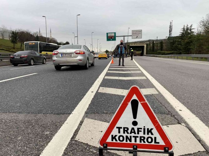 Plakalarını gizleyen 4 motosikletliye 3 bin TL ceza