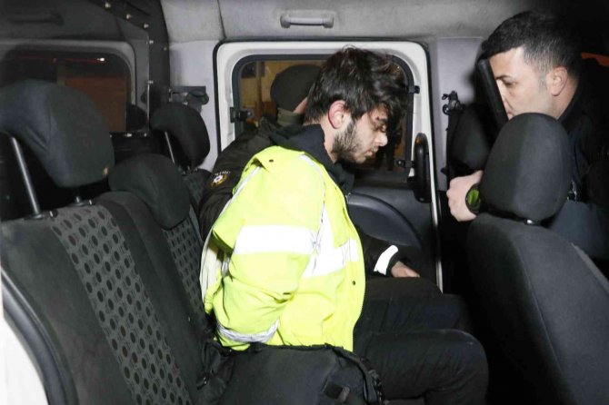 Sokak ortasında tartıştığı şahsı silahla vurdu, kaçmaya çalışırken yakalandı