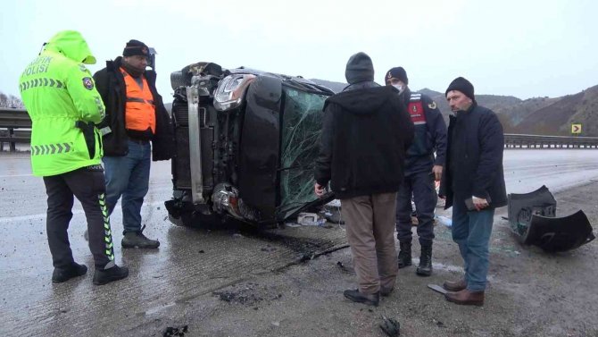 Takla atan otomobil hurdaya döndü, gurbetçi kardeşler sağ kurtuldu