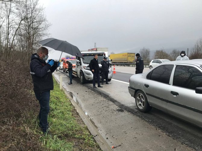 TEM’de yol ortasında duran otomobil içinde ölü bulundu