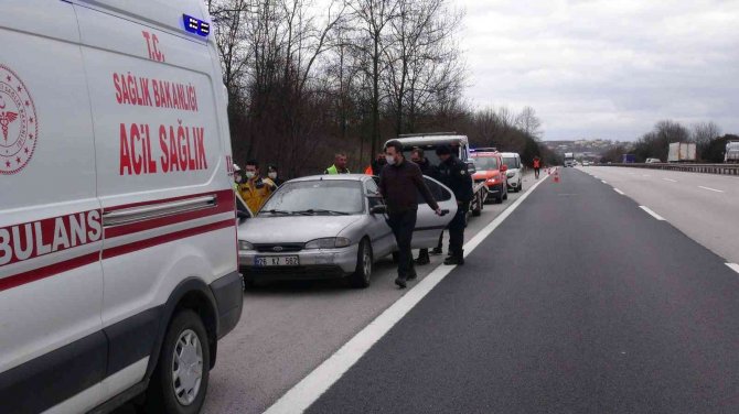 TEM’de yol ortasında duran otomobil içinde ölü bulundu