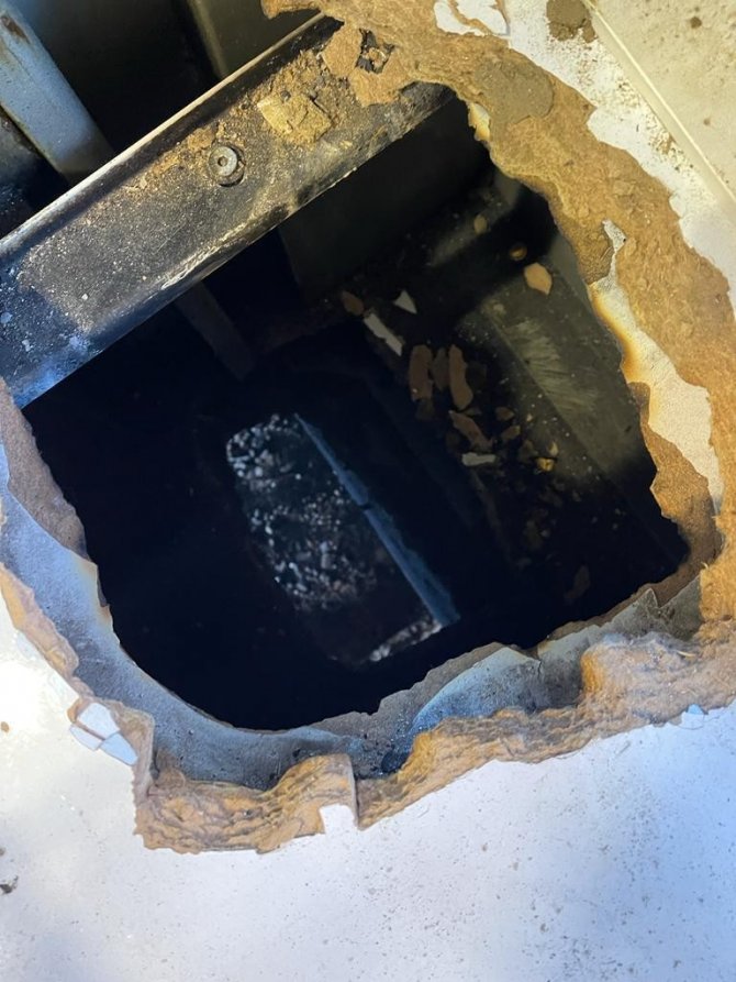 Akıl almaz hırsızlık: Dere yatağından girip kasayı çaldılar