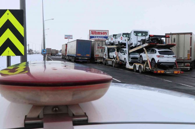 Aksaray-Konya yolu otobüs ve otomobillere açıldı