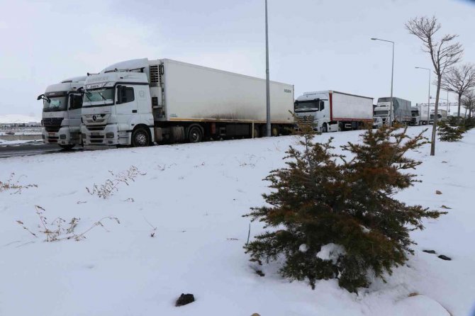 Aksaray-Konya yolu otobüs ve otomobillere açıldı