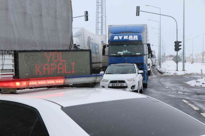 Aksaray’da 3 karayolu tipi sebebiyle trafiğe kapandı
