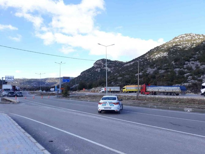 Antalya-Konya karayolu sadece otobüslere kontrollü şekilde açıldı