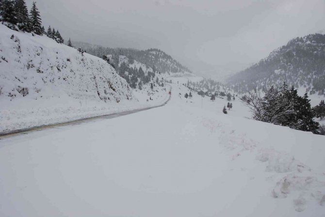Antalya-Konya karayolu tüm araç trafiğine açıldı