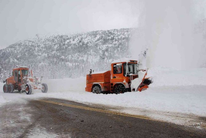 Antalya-Konya karayolu tüm araç trafiğine açıldı
