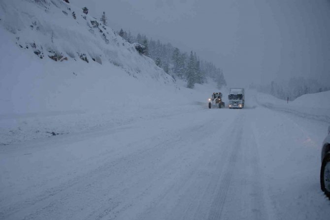 Antalya-Konya karayolu tüm araç trafiğine açıldı