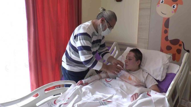 Kafe yangınında ağır yaralanan genç kız: “Son 2 ayı hatırlamıyorum”