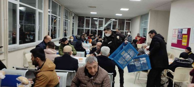 Konya’da yollarda mahsur kalan 265 kişi ve 131 araç kurtarıldı