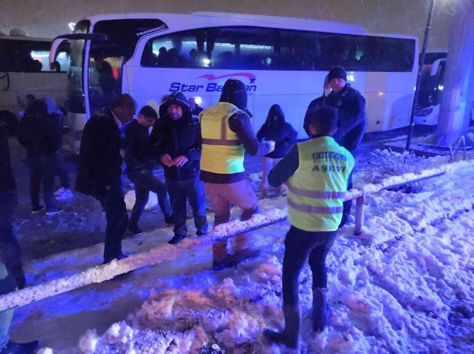 Konya’da yollarda mahsur kalan 265 kişi ve 131 araç kurtarıldı