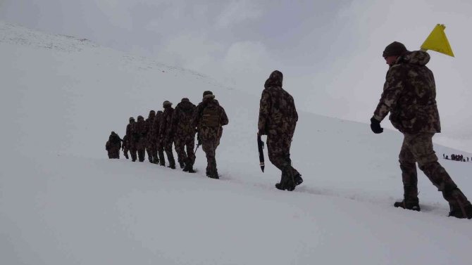 Çığ timi özel harekatçıların eğitimi sona erdi