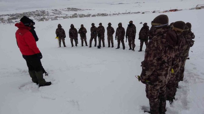 Çığ timi özel harekatçıların eğitimi sona erdi