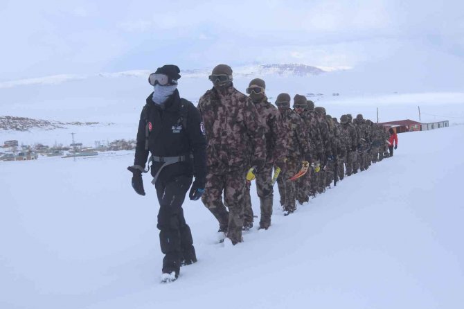 Çığ timi özel harekatçıların eğitimi sona erdi